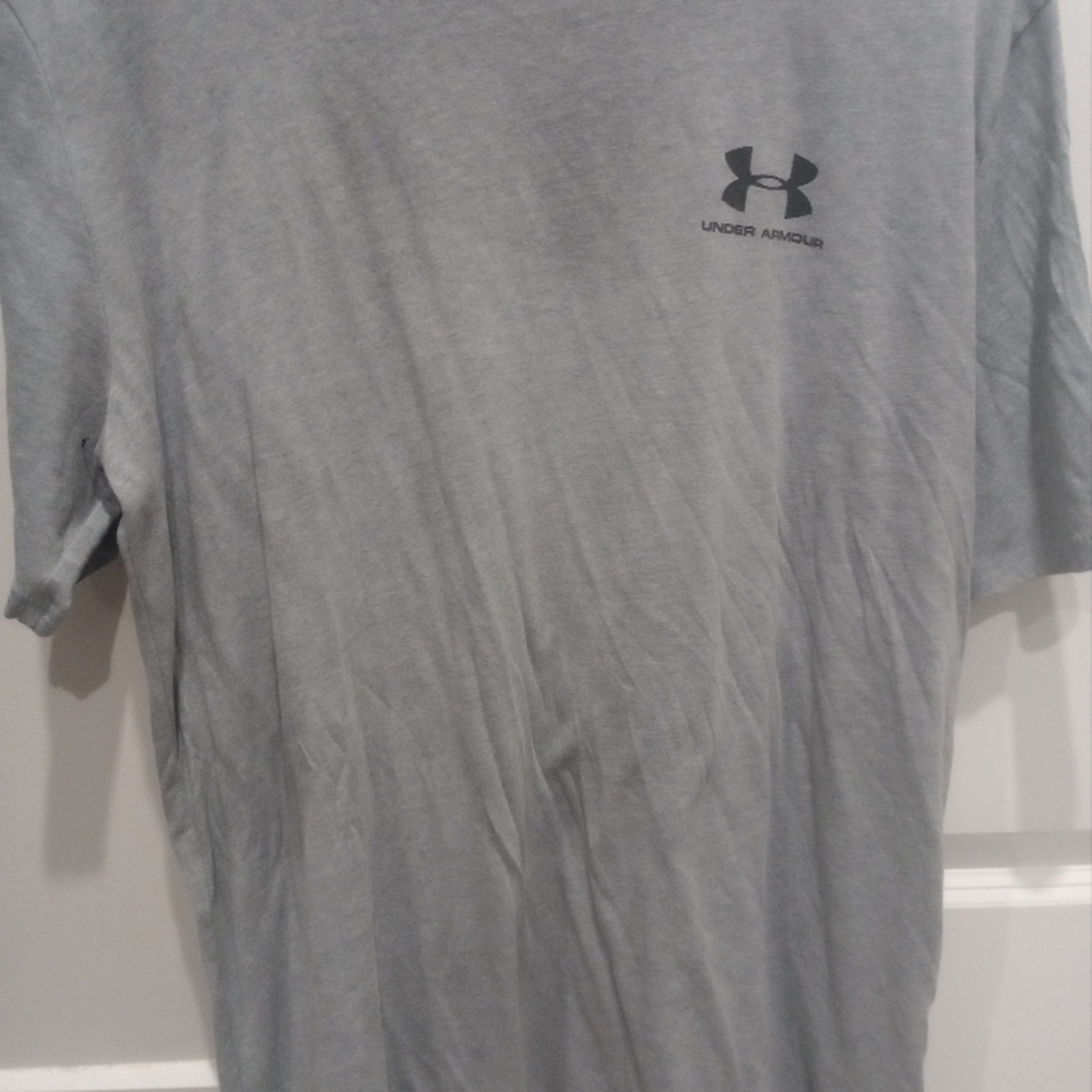 Under Armour Men's Gray T-Shirt